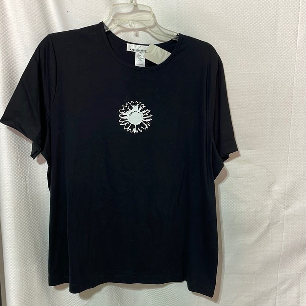 Jones New York 1x black short sleeve white flower graphic t shirt nwt perfect